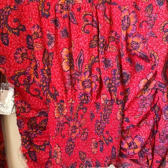 Free People Deep plunge top size Small NWT (damage) - Picture 5 of 6